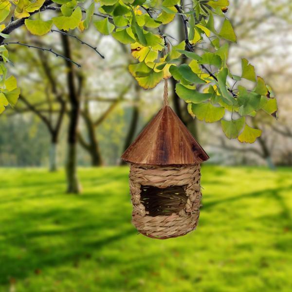 Grass Roosting Pockets with Roof