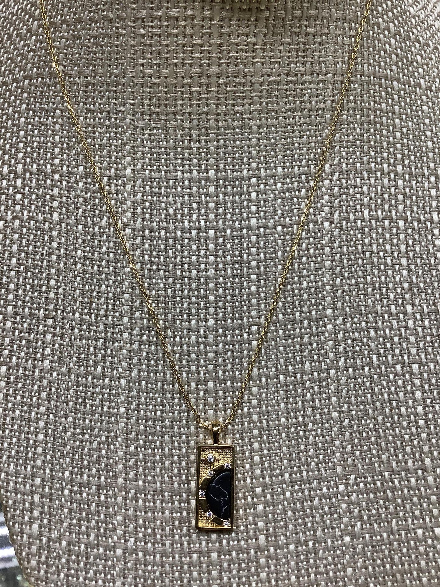 Natural Gemstone Necklace in Gold tone.