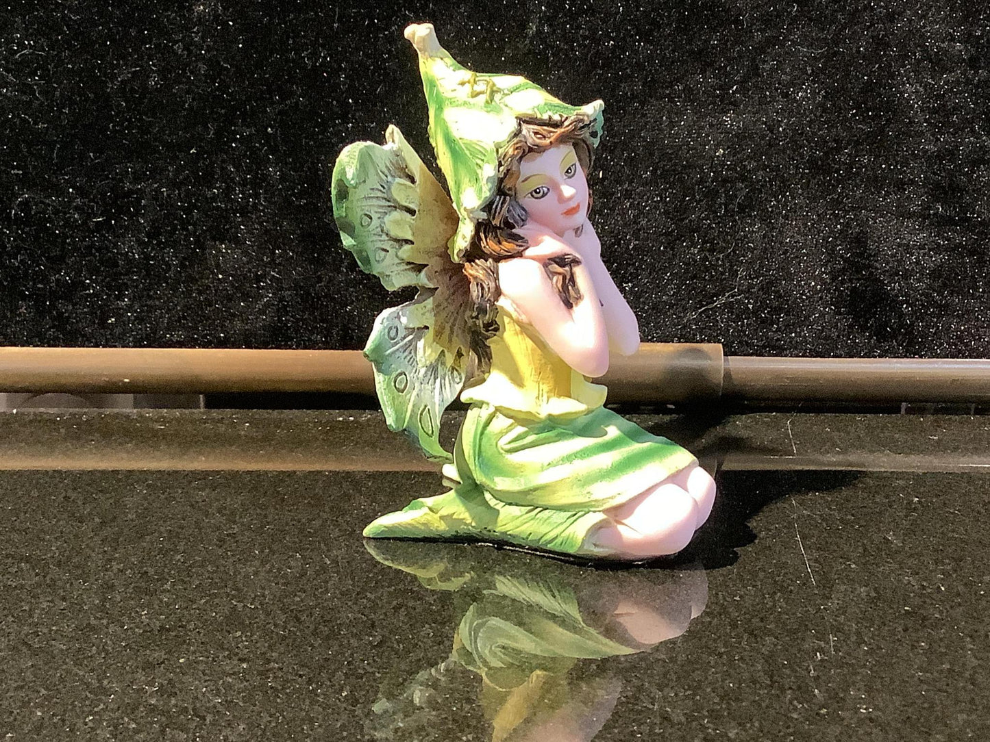 Small sitting fairies