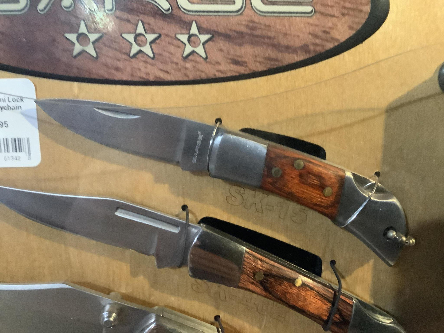 Muskrat-Mini Lock back w/keychain