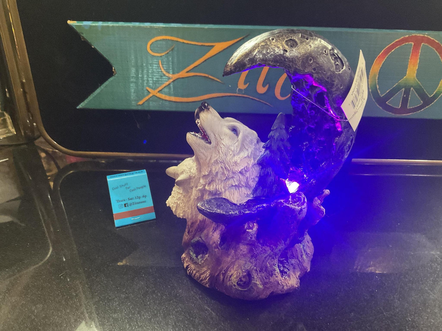 L.E.D Wolf Howling Moon