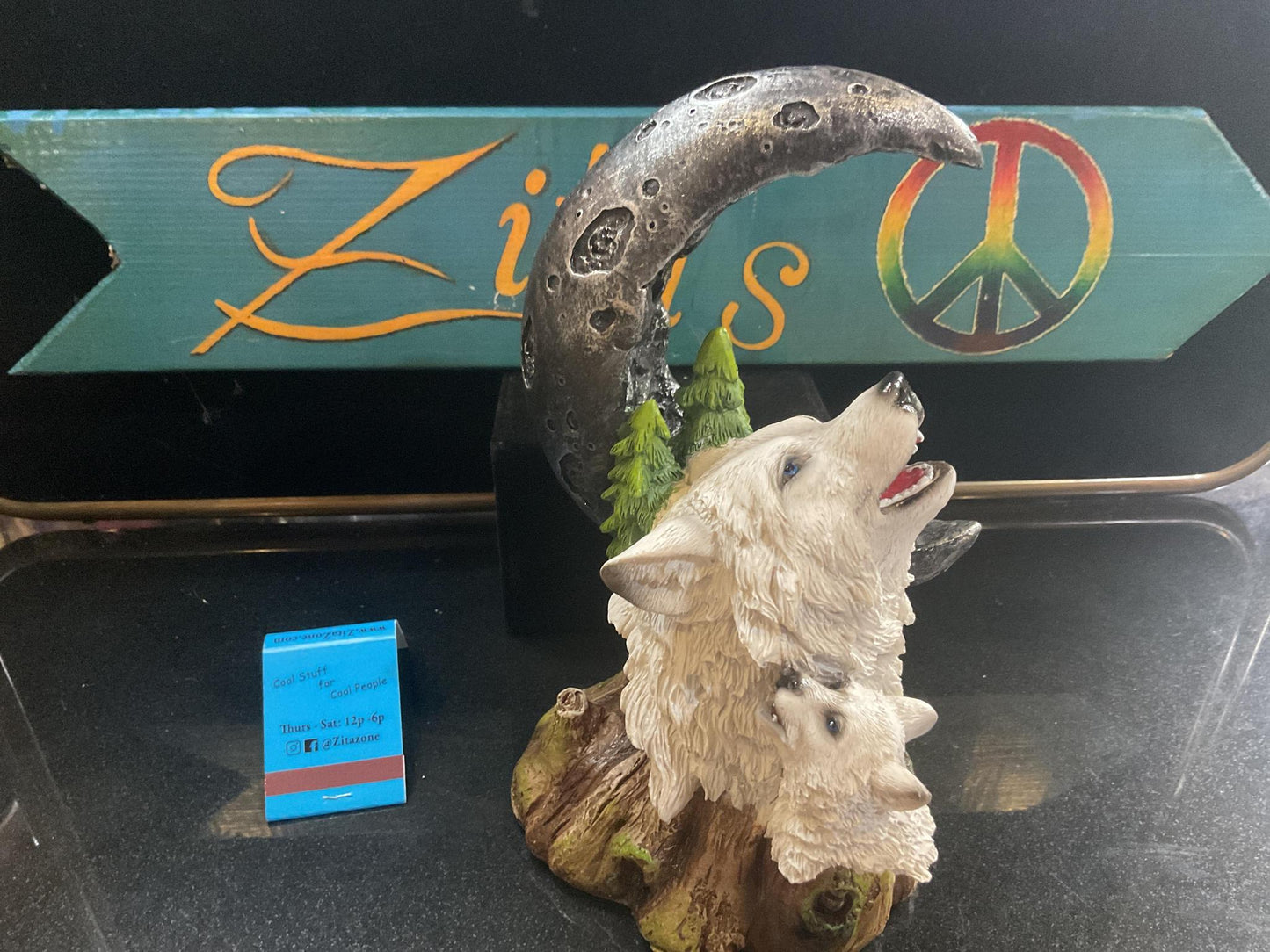 L.E.D Wolf Howling Moon