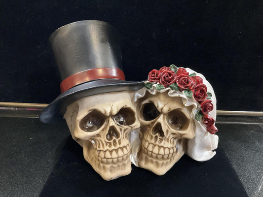 Wedding Couple Skulls